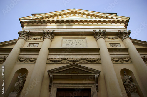 Fasada kościoła w Mantui, Włochy