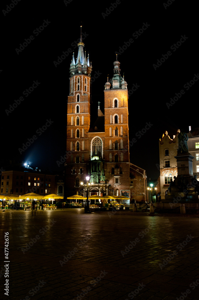 St. Mary's church in Krakow, Poland - obrazy, fototapety, plakaty 