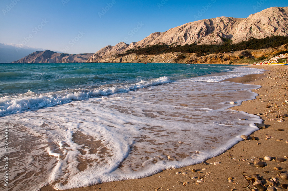 Obraz premium Beach at Baska with foam sea wave in Krk - Croatia