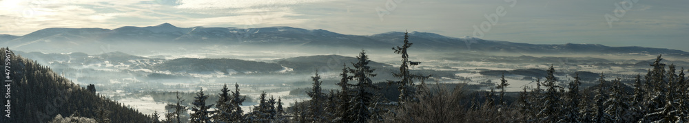 Naklejka premium Panorama karkonoska zimą