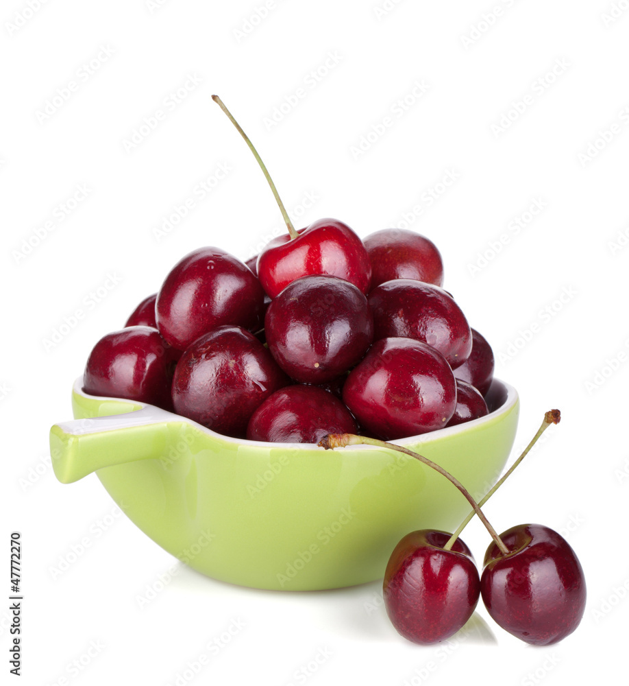 Ripe cherries in a bowl