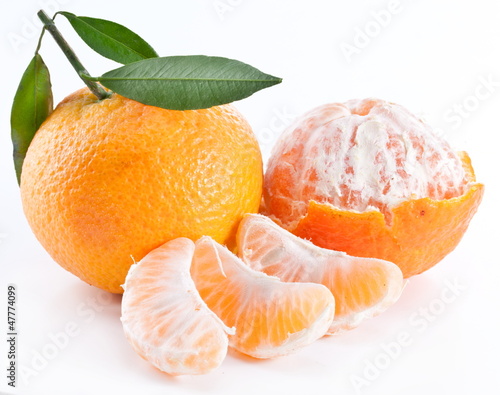 Tangerines with leaves.