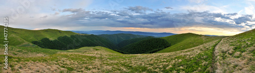Fototapeta Naklejka Na Ścianę i Meble -  Evening in the mountains