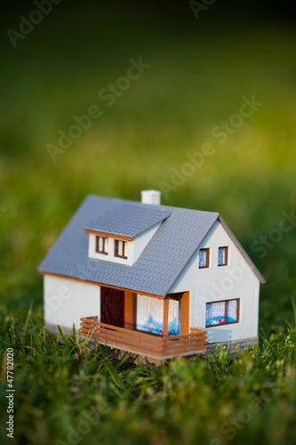 Wallpaper Mural house on green Torontodigital.ca