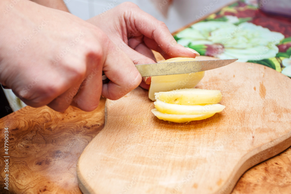 Cutting of boiled and peeled potatoes