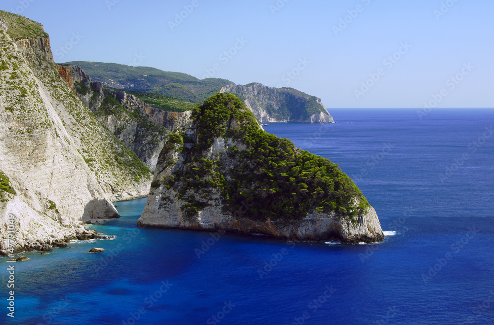 skałki na klifowym wybrzeżu na greckiej wyspie Zakynthos 3