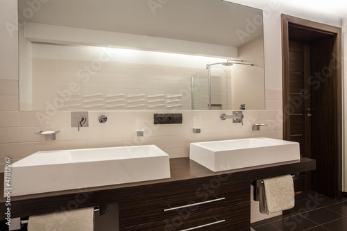 Travertine house - rectangular sinks