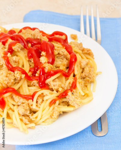Pasta with minced meat and onions