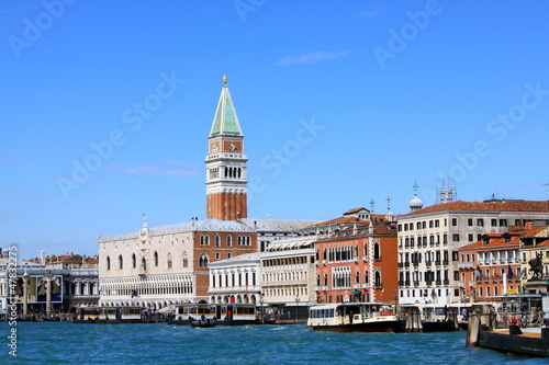 Le Campanile et le Palais des Doges à Venise - Italie