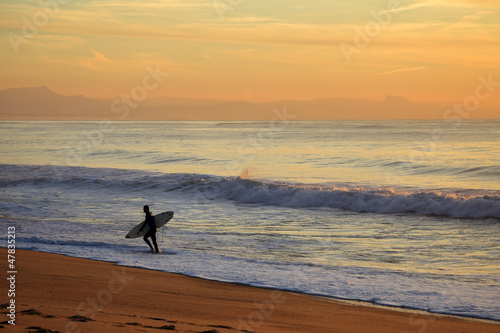 Le surfeur à Anglet près de Biarritz photo