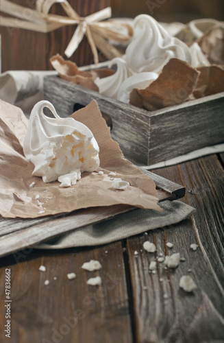 Broken meringue © mambanera