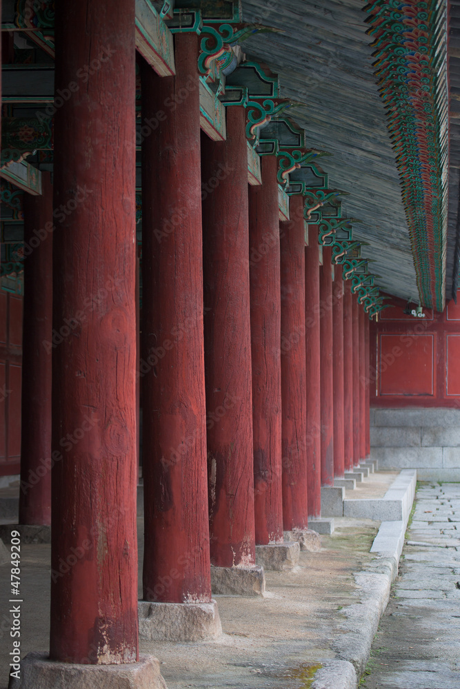 Columns in Changgyeonggung Palace, Seoul, South Korea Columns in Changgyeonggung Palace, Seoul, South Korea