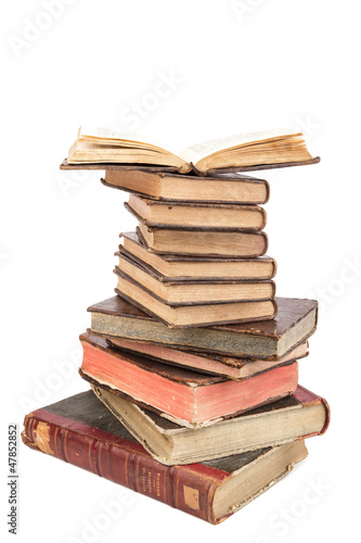 torre de libros viejos