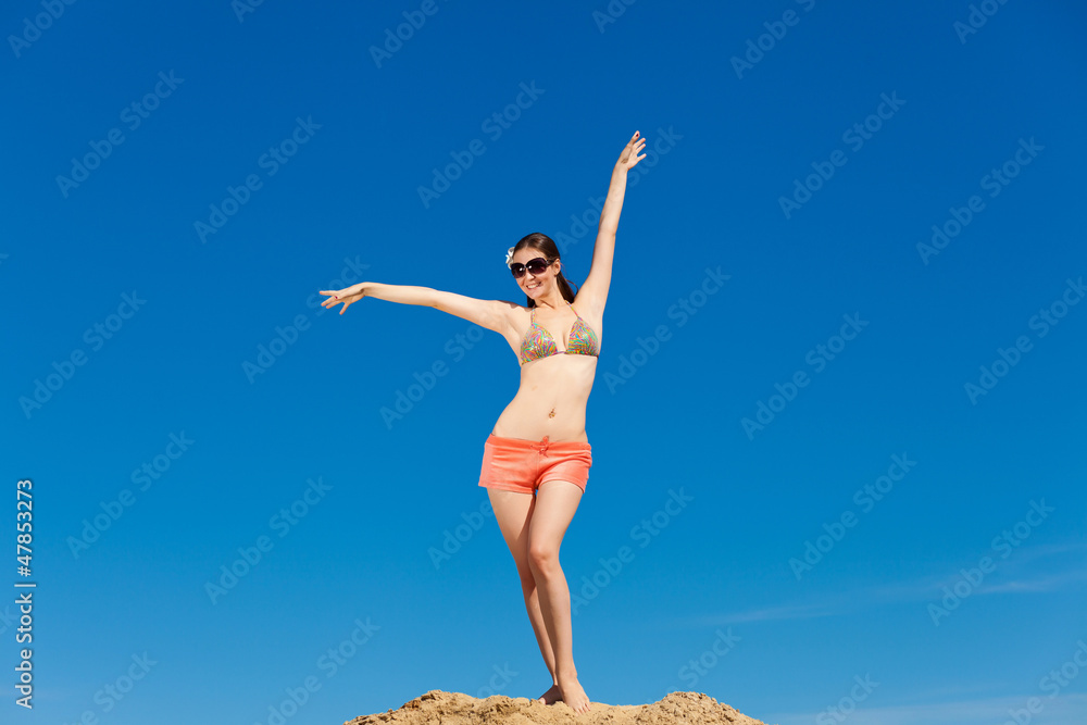 Obraz premium Portrait of young woman in bikini at beach