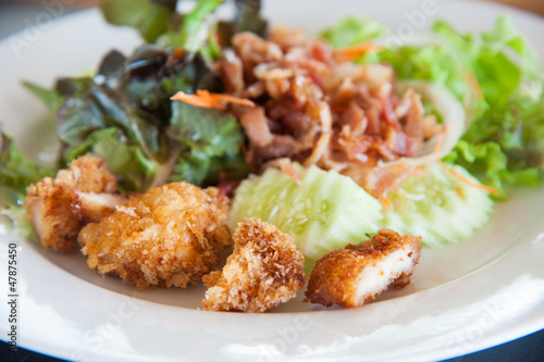 Bacon salad with deep fried chicken