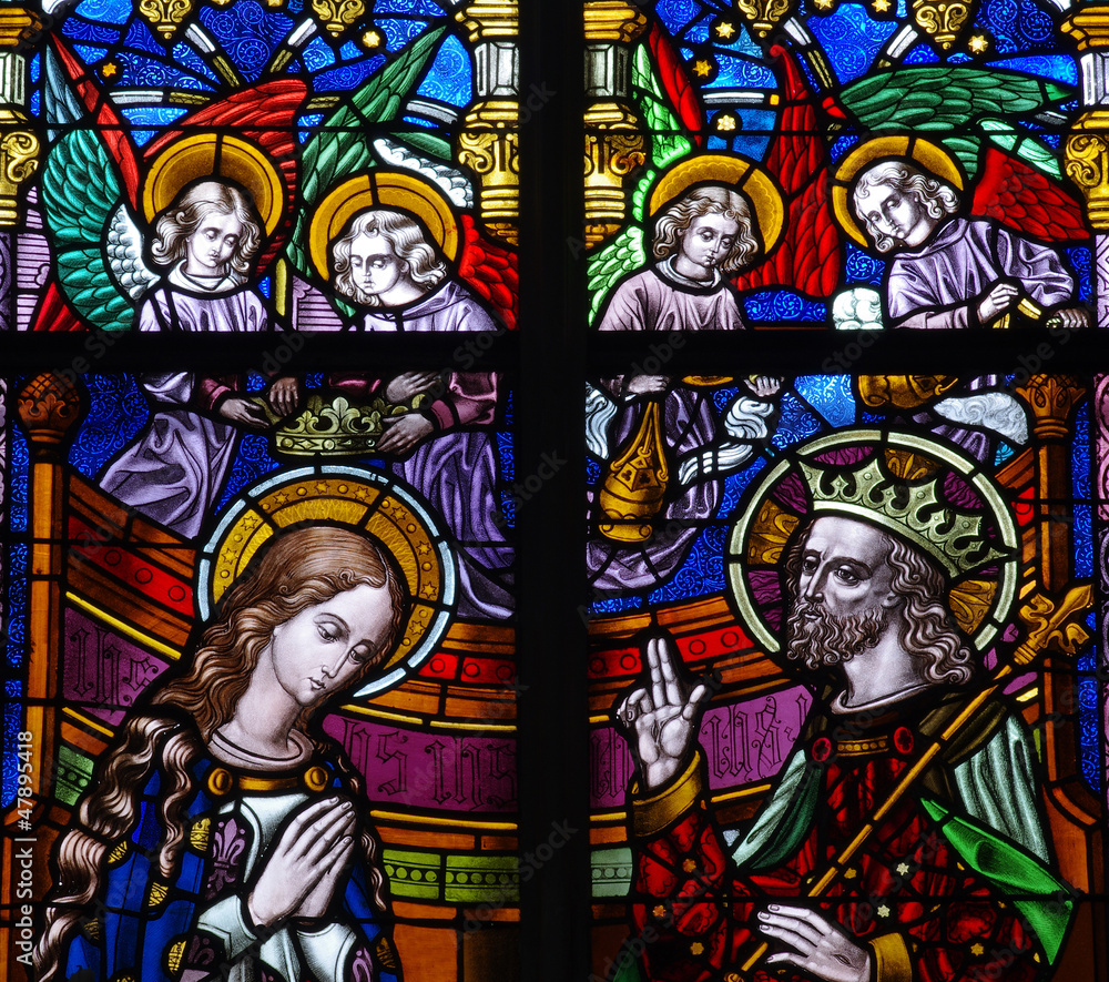 Obraz premium St. Mary crowned by angels