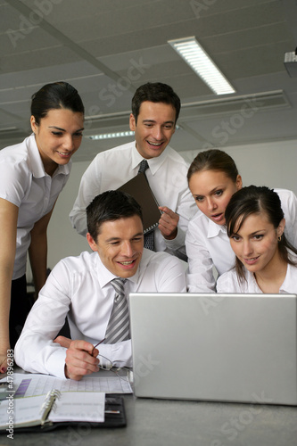 young businessmen and businesswomen on a vocational training © auremar