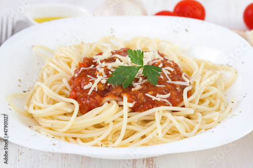 spaghetti bolognese on the white plate