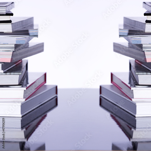Fototapete Bücherregal - Fototapete Bücher mit Text Freiraum in der Mitte