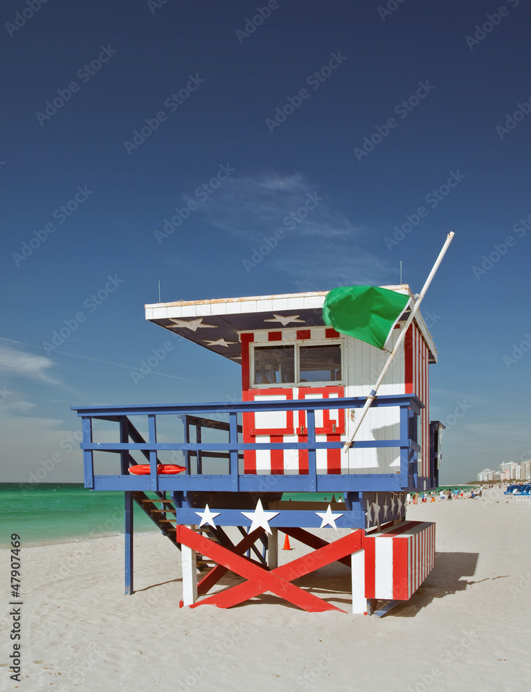 Fototapeta premium Miami Beach, Florida American flag lifeguard house