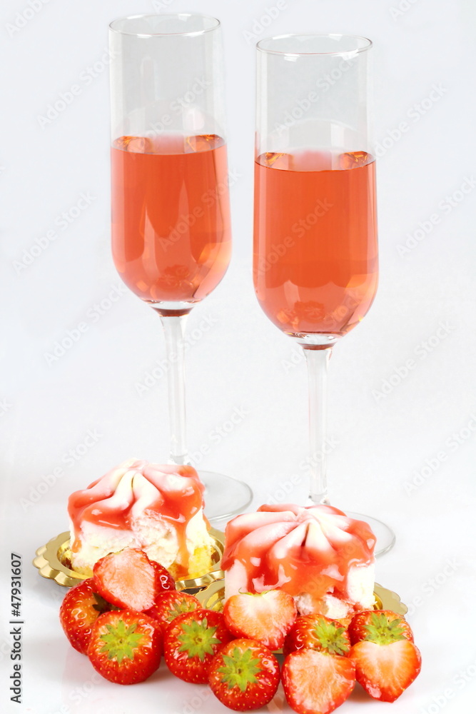Fragolino con mousse di fragole Fragolino con mousse di fragole
