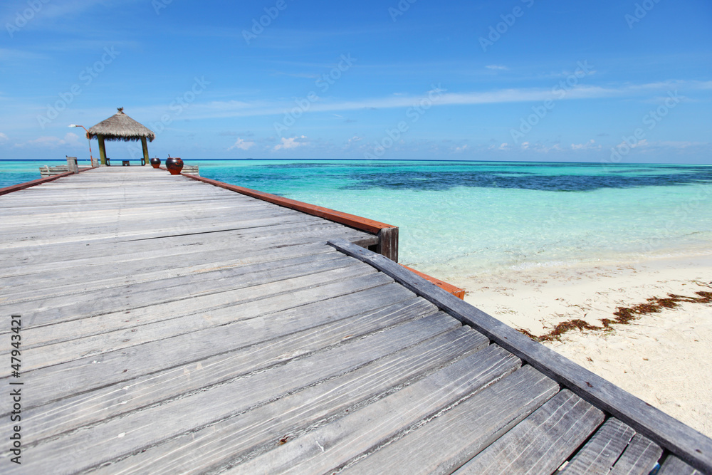 Obraz premium resort maldivian houses in blue sea