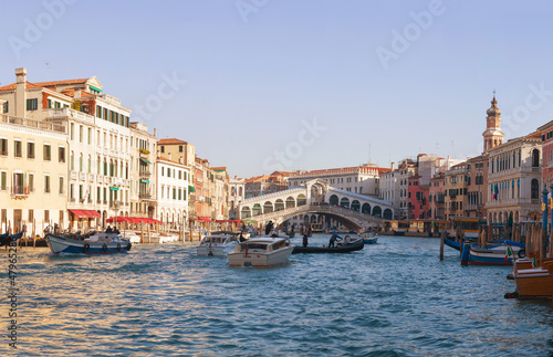 Rialto Bridge (Ponte Di Rialto) in Venice, Italy on a sunny day © andreykr