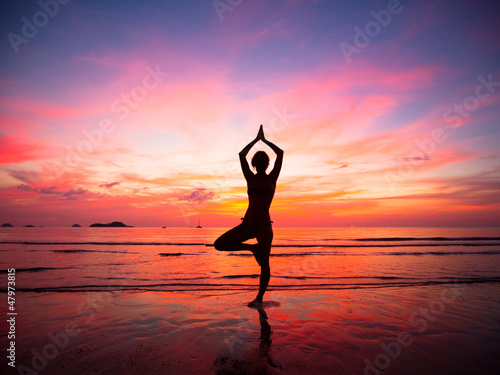Silhouette of a beautiful yoga woman in the evening.