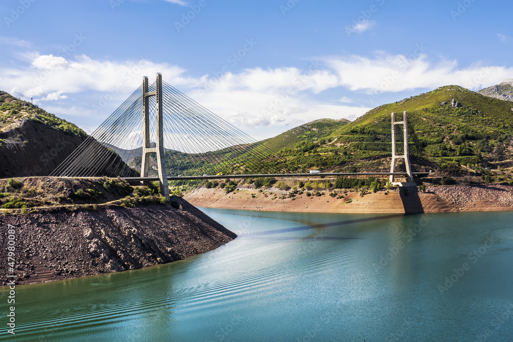 Cable-stayed bridge in Barrios de Luna reservoir, Leon, Spain foto de Stock  | Adobe Stock
