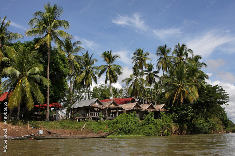 Village sur Det island, région de Si Phan Don