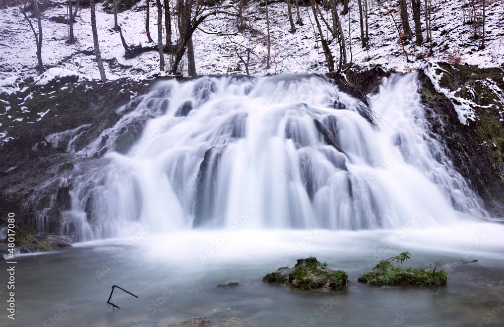 Obraz premium Waterfall in winter