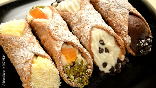 Cannolo カンノーロ Канноли 乳清奶酪卷 Cannolu קנולי