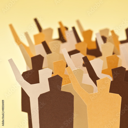 Society on disagreement / Divided crowd