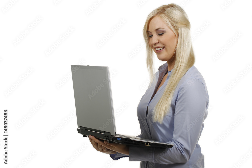 Hübsche blonde Frau mit Notebook Hübsche blonde Frau mit Notebook