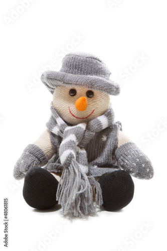 Glücklicher Schneemann mit Schal isoliert