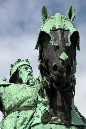 Reiterstatue Barbarossas vor der Kaiserpfalz in Goslar photo