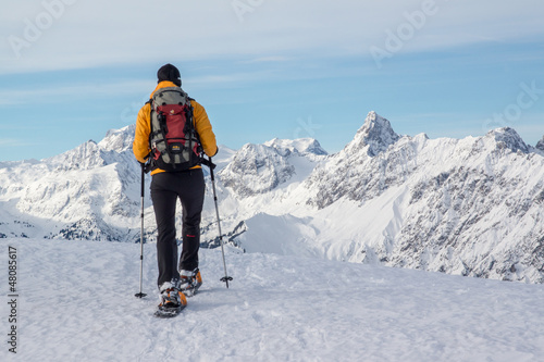 Schneeschuhwanderung in den Alpen