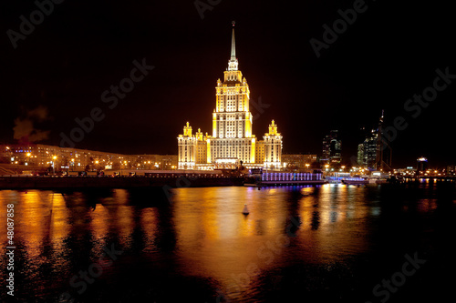 night view of Stalin's vysotka in Moscow © vvoe