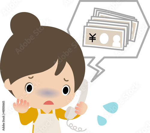 お金を要求する電話に動揺する主婦