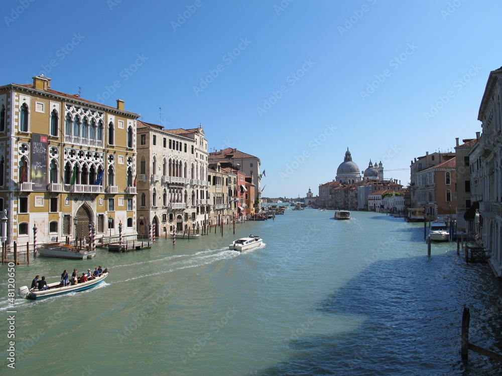 Fototapeta premium Grand Canal in Venice and the boats that sail