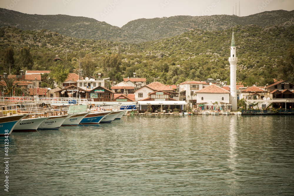Scorcio di villaggio turco sul mare