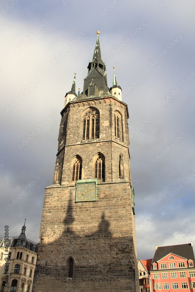 ein alter Kirchturm
