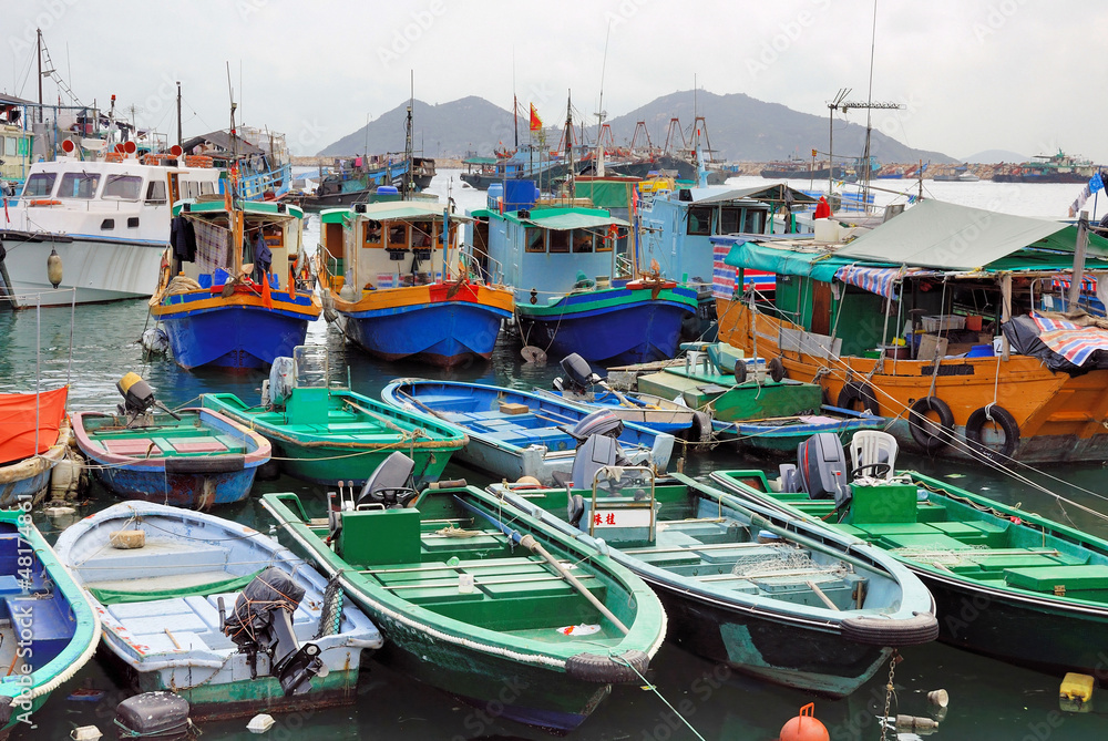 Obraz premium Hong Kong Cheung Chau crowded fishing harbor