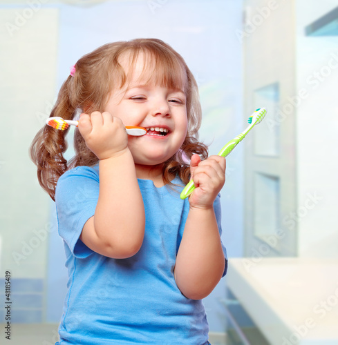 girl brushing her teeth