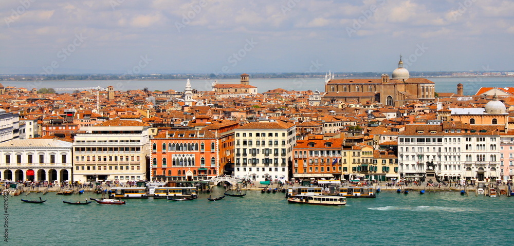 Vue sur le quai de l'arsenal à Venise - Italie