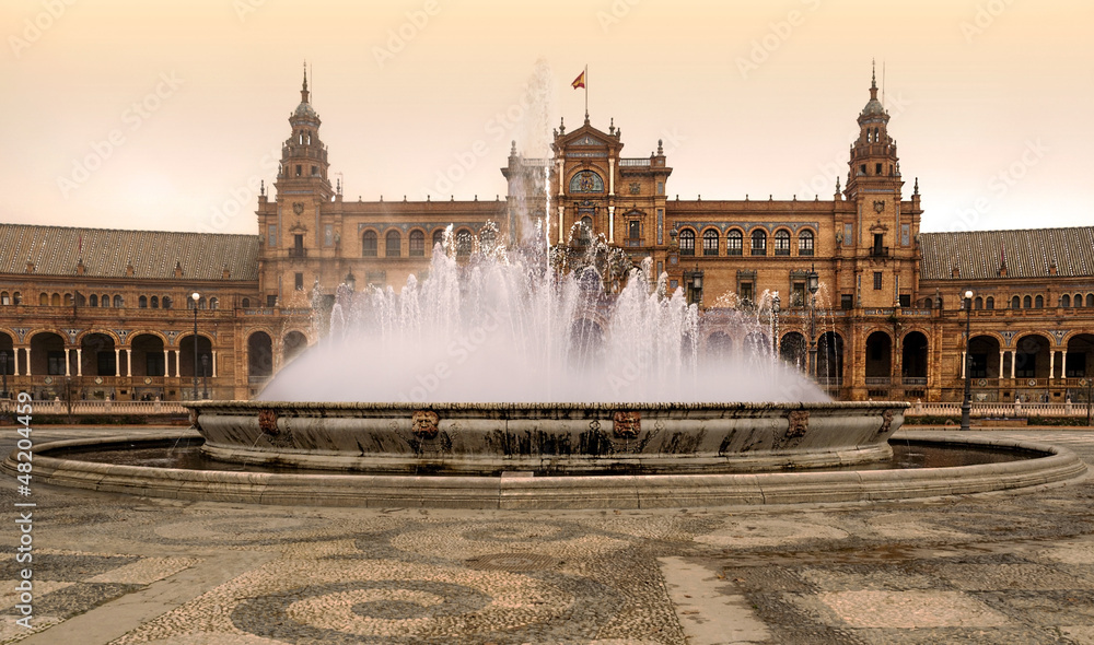 Fuente en la plaza de España de Sevilla