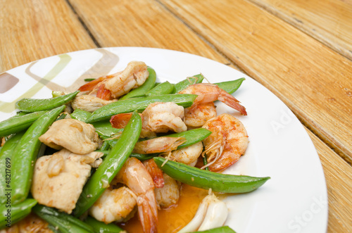 Thai-food Fried shrimp, pork and sweet peas