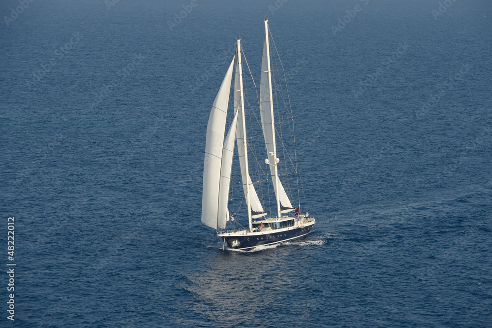 Obraz premium Sailing ship under full sail