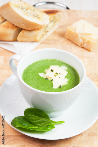 spinach soup with parmesan and crostini