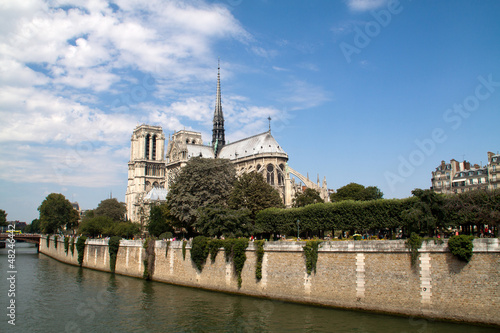 Parigi- lungo senna con Notre Dame